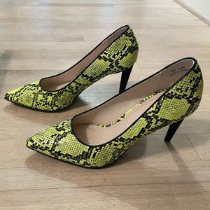 NIB Kendall & Kylie Aren Snake Print neon & black heels size 9